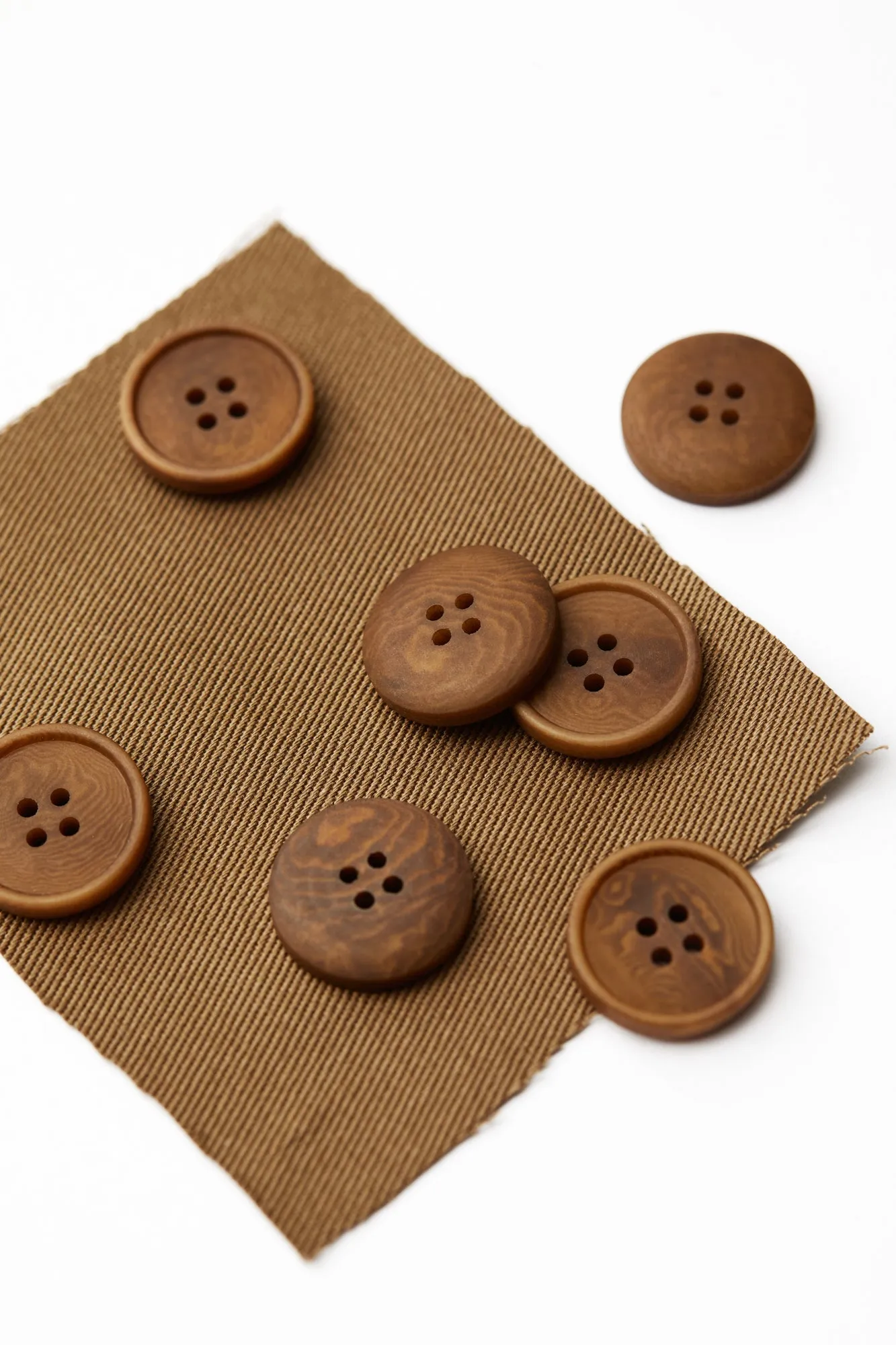 BLAZE COROZO BUTTON | Camel