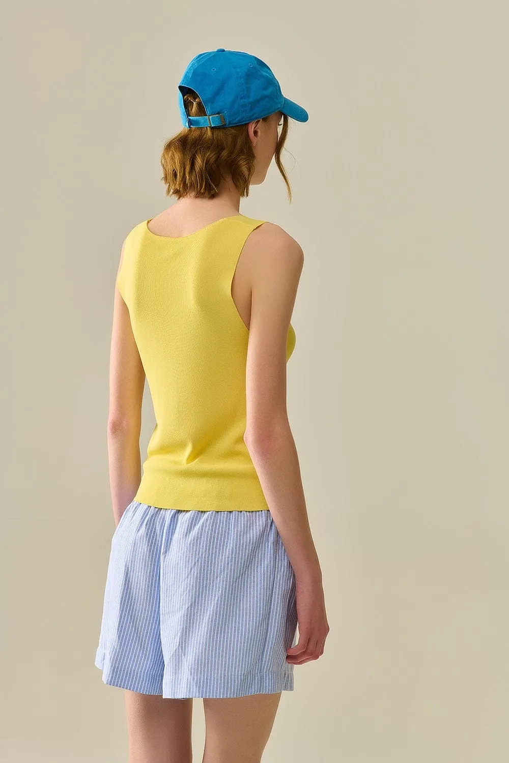 Yelow Sleeveless Fine Knitted Top With V-Neck